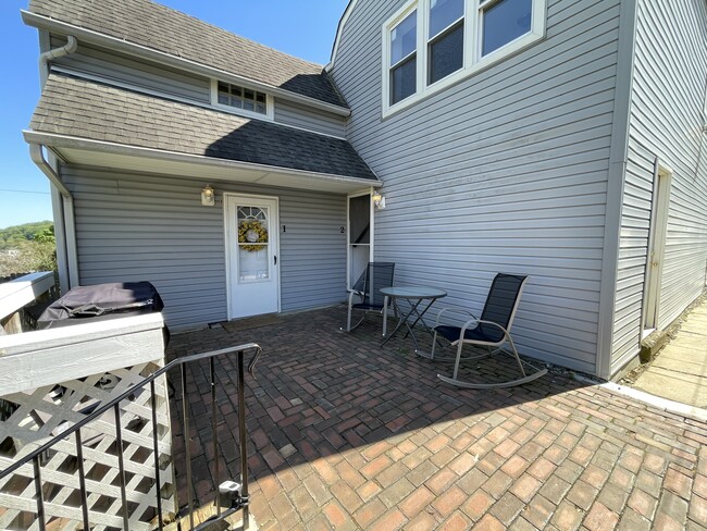 Shared patio - 225 E 6th Ave