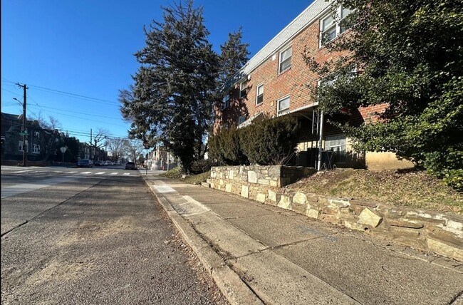 Building Photo - 2101 Hartel Ave