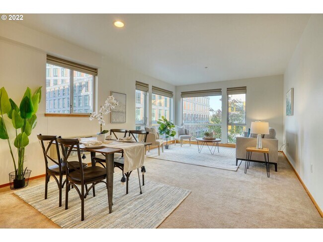 Foto del edificio - Lovely Corner unit in the Pearl District