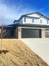 Building Photo - 550 Cosmos St