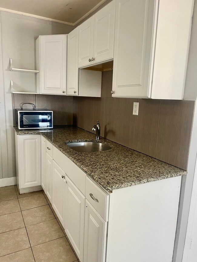 Building Photo - 829 N J St