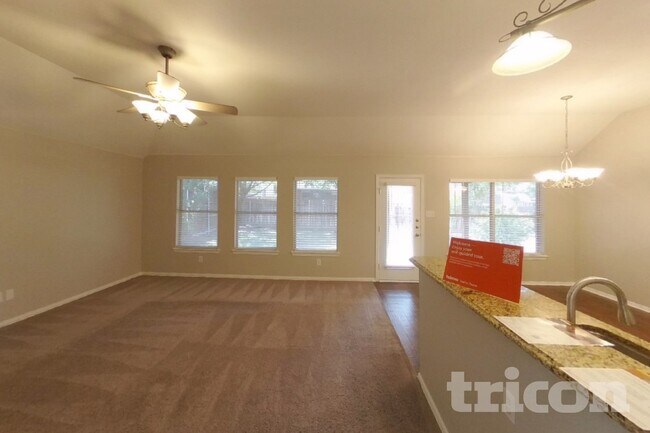 Foto del edificio - 3205 Silver Point Ct