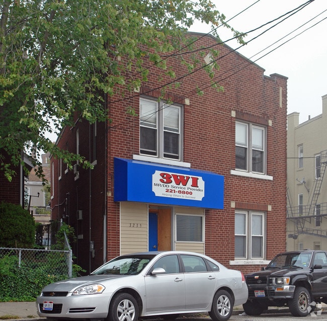 Building Photo - 3235 Jefferson Ave