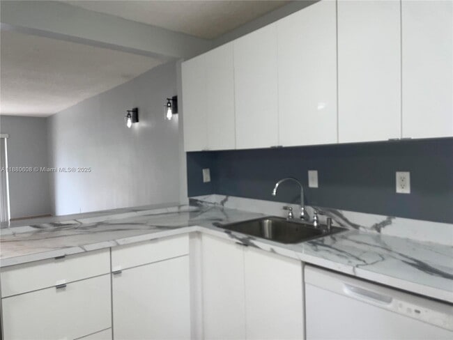 Building Photo - 4600 SW 67th Ave