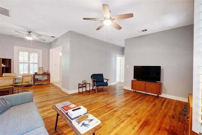 Building Photo - 406 Kenniston Dr