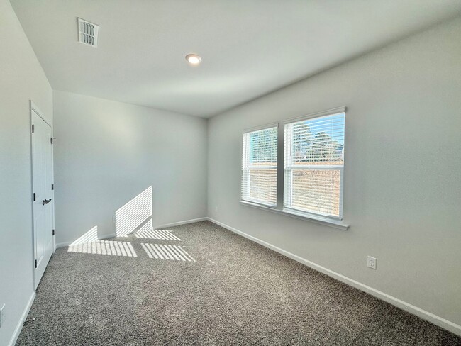 Building Photo - Stunning New Construction 4BD, 3.5BA Apex Townhome with a 2-Car Garage in a Prime Location Near T...