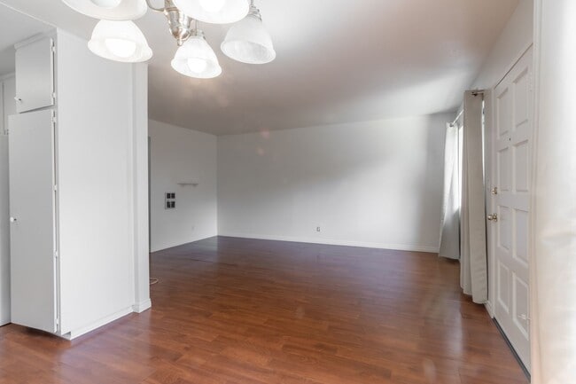 Building Photo - 6782 Shakespeare Way