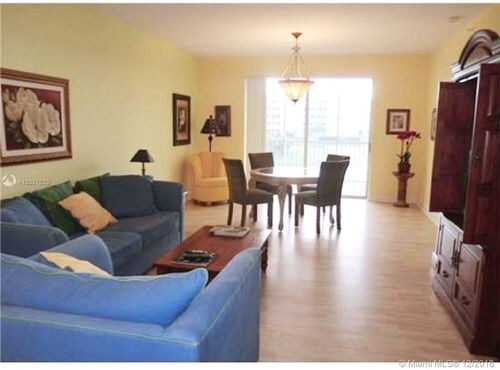 Foto del edificio - 10730 NW 66th St