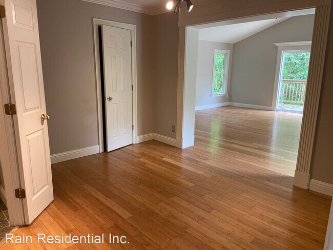 Building Photo - 3 br, 3 bath House - 6233 Ridge Rd