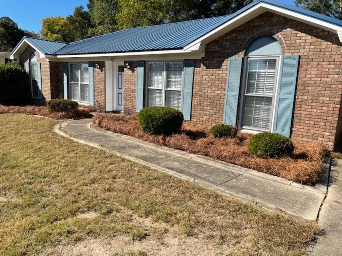 Foto principal - 4 Bedroom Large Backyard