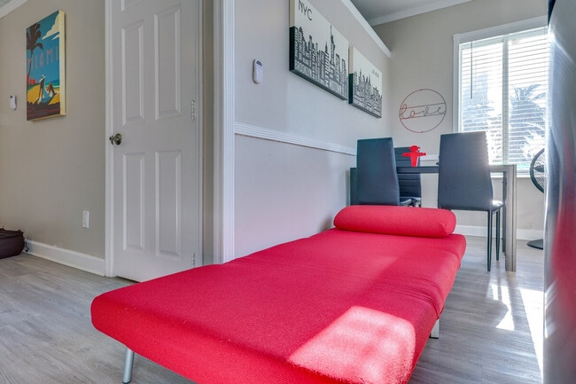 Building Photo - 3700 Collins Ave