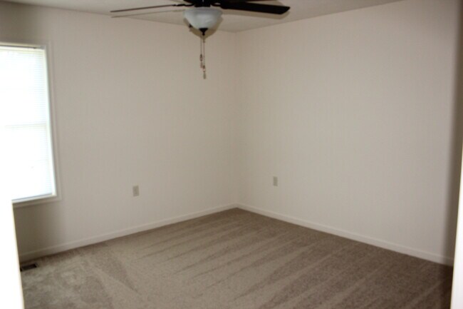 Foto del edificio - 3 Bedroom, 2.5 Bath Two Level Townhouse