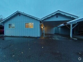 Building Photo - 1561 NW Highland Dr