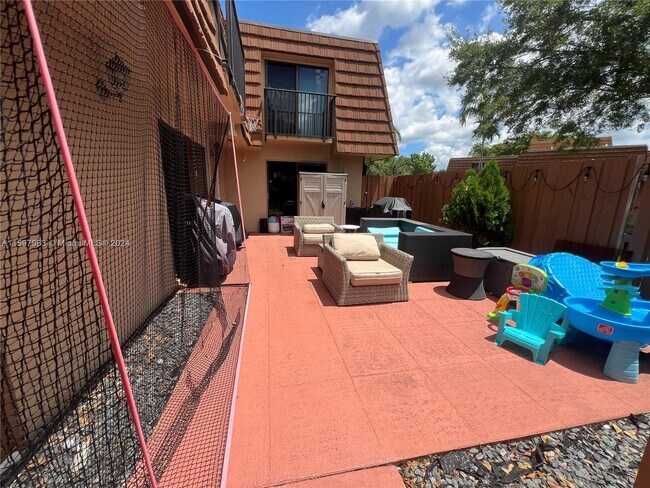 Building Photo - 2532 Camelot Ct