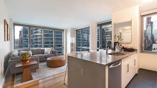 Building Photo - 604 W 57th St