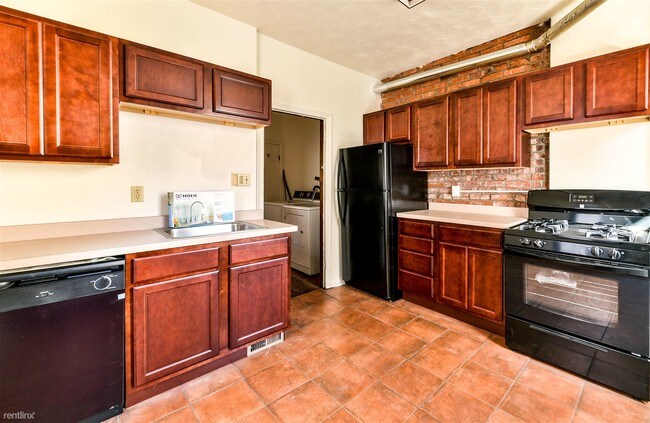 Building Photo - 3 br, 1 bath House - 3204 Kennett Sq