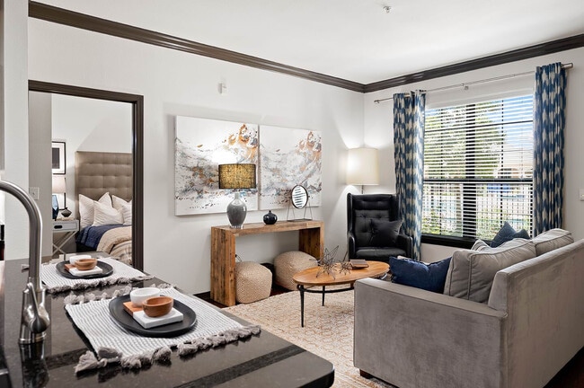 Interior Photo - Grandea Lakemont