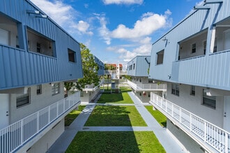 Building Photo - La Estancia Apartments