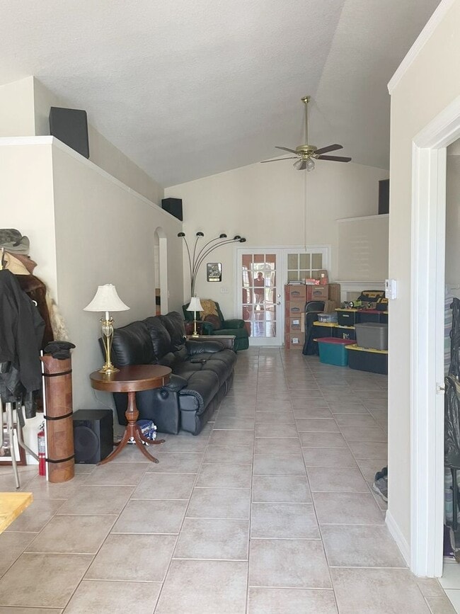 Building Photo - 3/2 in Oviedo!! Close to UCF! Tiled Floors...