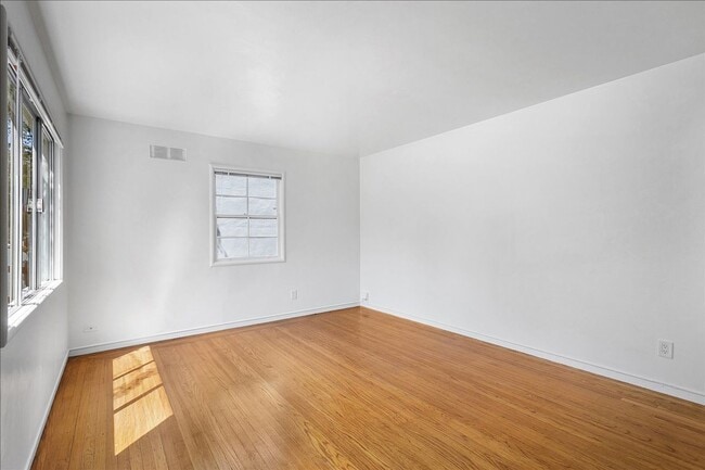 Building Photo - 3129 Fernside Blvd