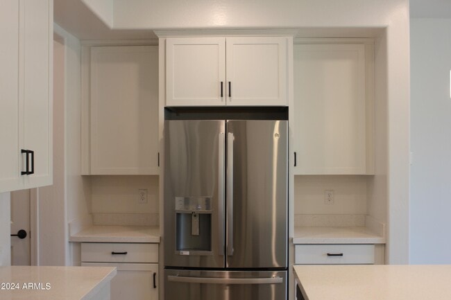 Building Photo - 2628 S Voyager Dr