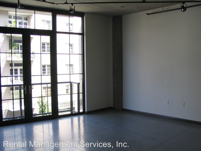 Building Photo - 1030 NW 12th Ave