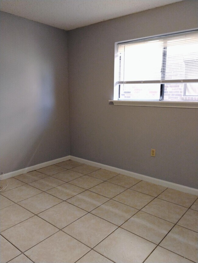 Foto del edificio - 1754 Cedar Lake Dr