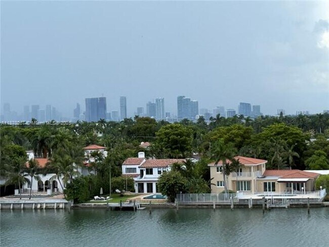 Foto del edificio - 5900 Collins Ave