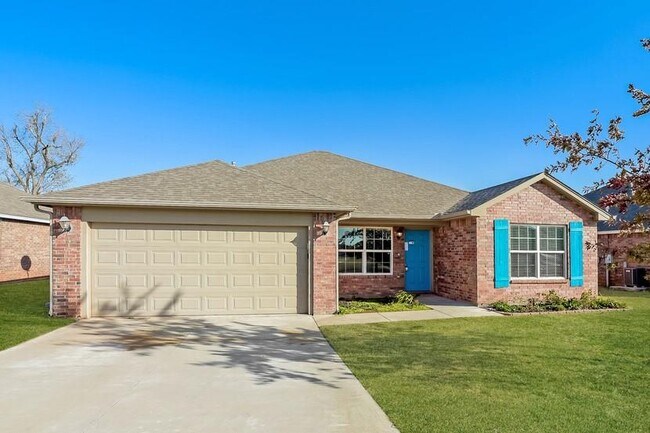 Building Photo - 2110 Bradford Ln