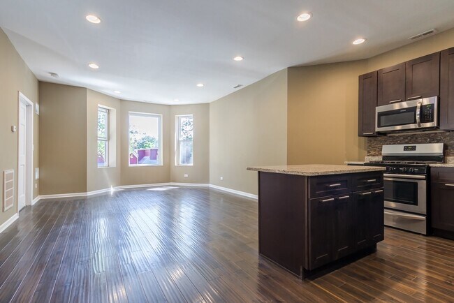 Foto del edificio - 538 N Hamlin Ave