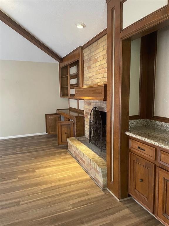 Foto del edificio - 15206 Carols Way Dr