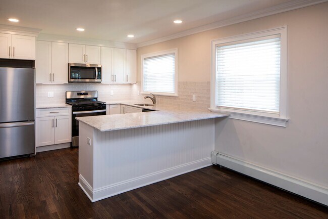Interior Photo - The Linden Apartments: In-Unit Washer & Dryer, Heat and Hot Water Included, Cat & Dog Friendly, a...