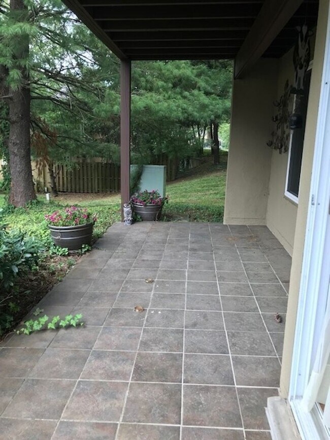 Building Photo - Charming Move-In Ready 1BR/1BA Condo in West Nashville – Lion’s Head Community