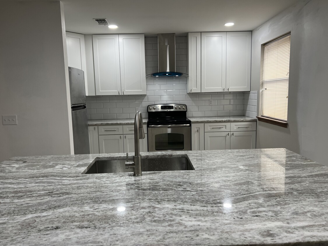 Building Photo - 2839 Paignton Ct