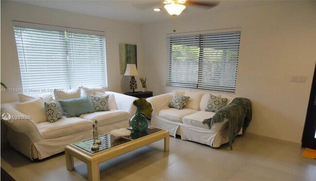 Foto del edificio - 3230 SW 93rd Plz