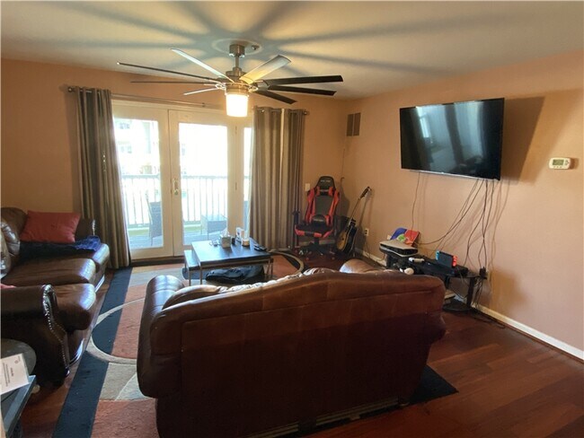 Building Photo - 203 Waters Edge Dr
