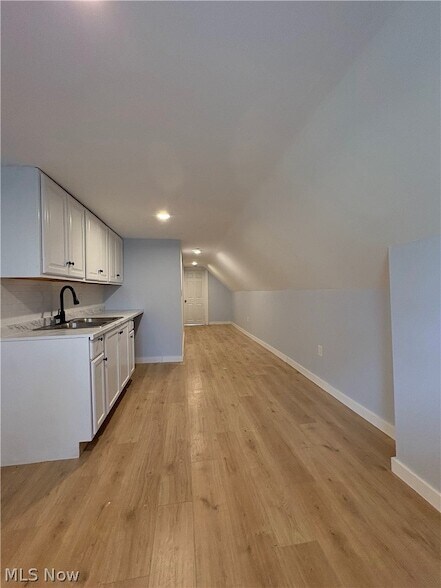 Foto del edificio - 946 E 79th St