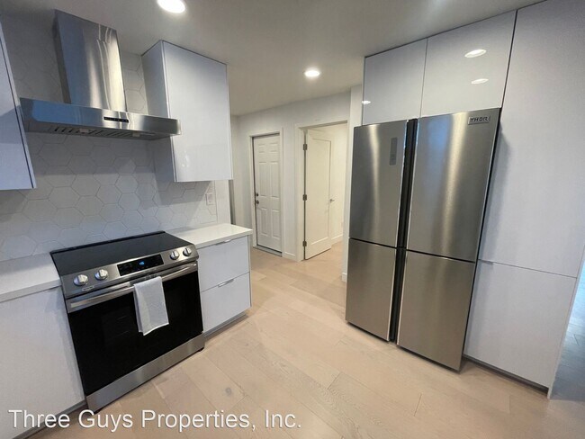 Building Photo - 3 br, 3 bath House - 7502 High Ave