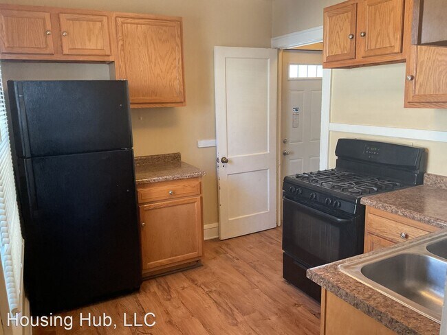 Building Photo - 3 br, 1 bath House - 988 Central Ave W