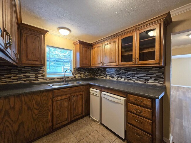 Foto del edificio - RENT SPECIAL - AVAILABLE NOW!