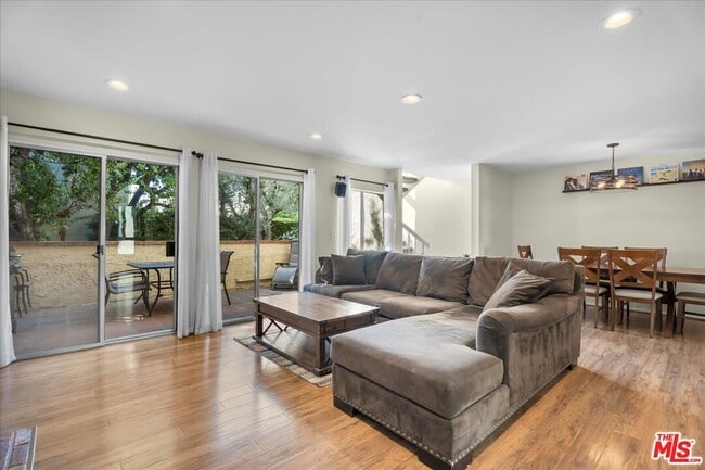 Foto del edificio - 5267 Coldwater Canyon Ave