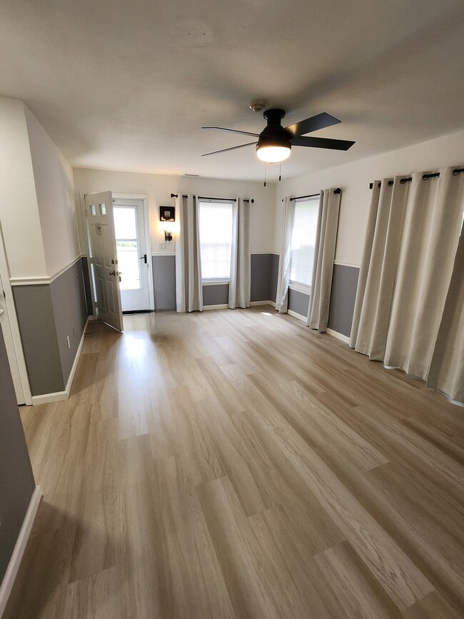 Living room entrance - 49 Fairview Cir