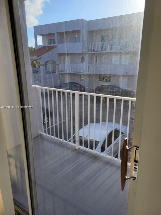 Foto del edificio - 2680 W 76th St