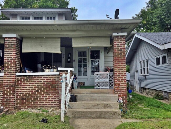 Foto del edificio - 942 N Bradley Ave