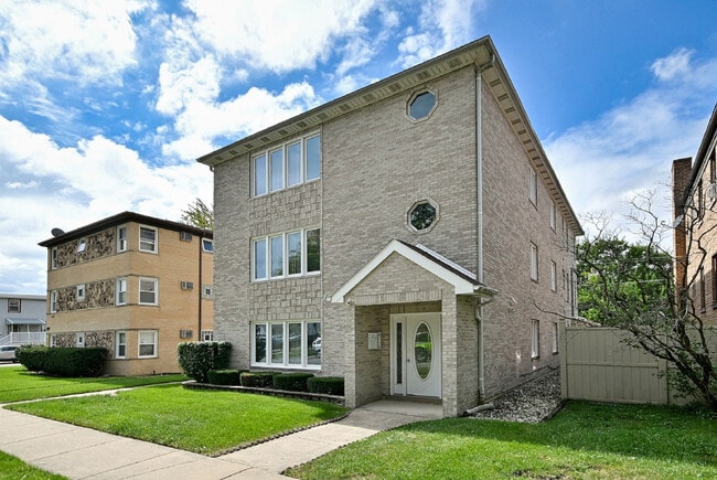 Building Photo - 2620 N 72nd Ct