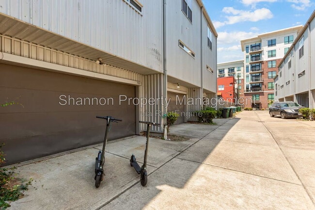 Building Photo - 712 Ruthven St