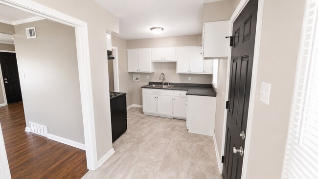 Foto del edificio - 3687 Windcrest Rd