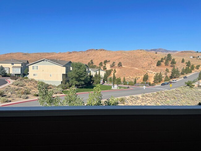 Foto del edificio - READY NOW!! ....Spacious Rancho San Rafael Townhome with Mountain Views!!