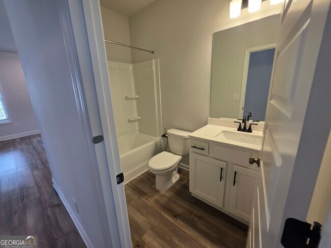Foto del edificio - 304 Sterling Creek Wy