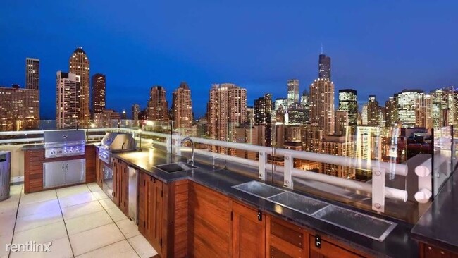 Foto del edificio - 820 N LaSalle Dr